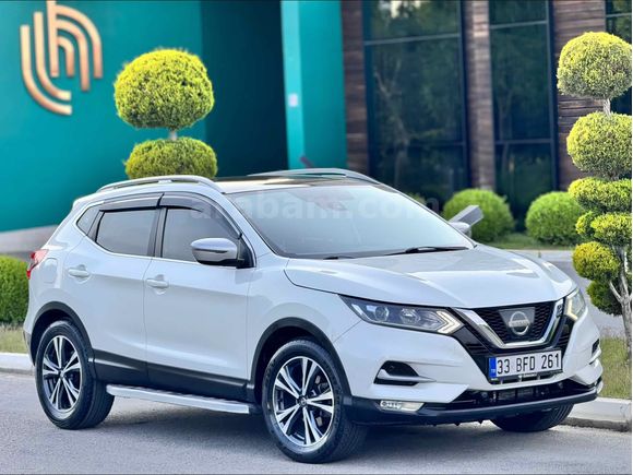 Sahibinden Nissan Qashqai 1.6 dCi Design Pack 2017 Model  230.000 km Beyaz