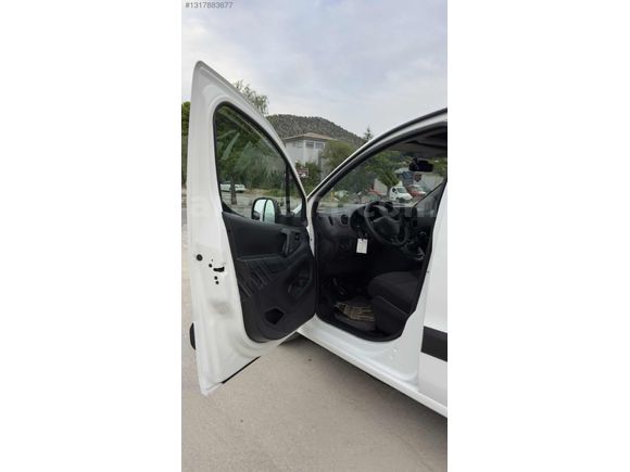 %20 FATURALI HATASIZ BOYASIZ 2+1 KLİMALI 2017 1.6HDI PARTNER