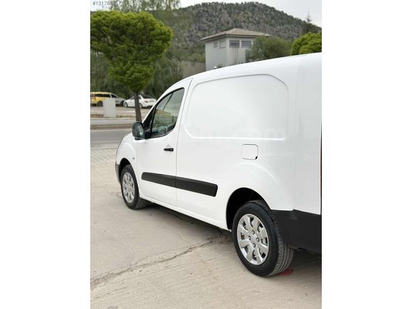 %20 FATURALI HATASIZ BOYASIZ 2+1 KLİMALI 2017 1.6HDI PARTNER