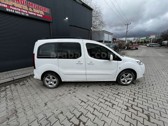 ÖZGÜVENDİ Motors'dan 2013 Euro5 Motor Cam Tavanlı Zenith