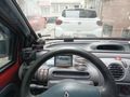 kırmızı gülüm 1998 model Twingo