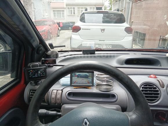 kırmızı gülüm 1998 model Twingo