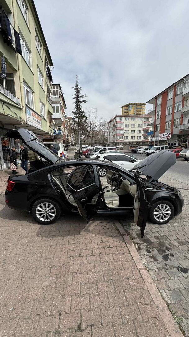Sahibinden Skoda Octavia 1.6 TDI Elegance 2013 Model Kayseri 388.000 km Siyah 7