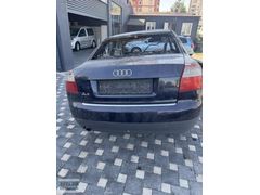 Audi a4 arka çamurluk