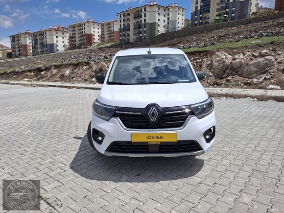 ÖZ BİRLİK'DEN 2025 MODEL KANGOO MULTİX 1.5BLUE DCİ TECHNO 115HP