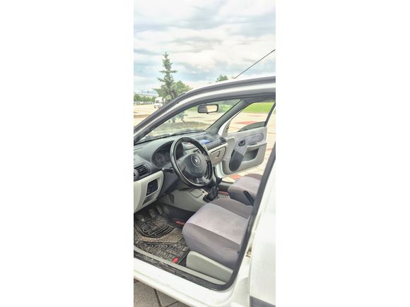  Renault Clio 1.5 dCi Expression 2004 Model