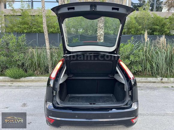 - 145 KM DE 2011 MODEL FORD FOCUS