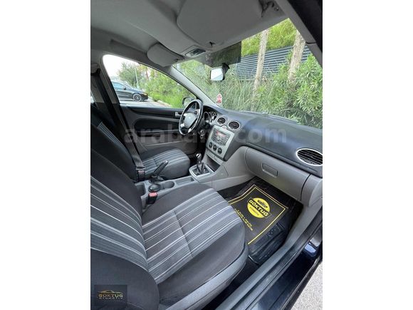 - 145 KM DE 2011 MODEL FORD FOCUS