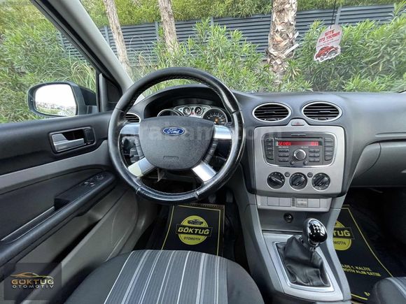 - 145 KM DE 2011 MODEL FORD FOCUS