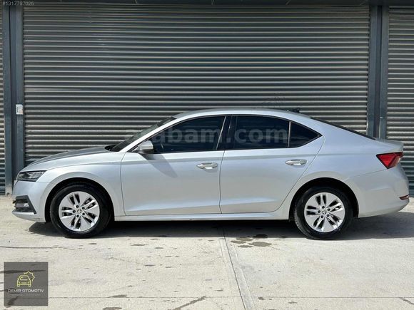2021 HATASIZ SKODA OCTAVİA 1.0 E-TEC ELİTE CAR PLAY
