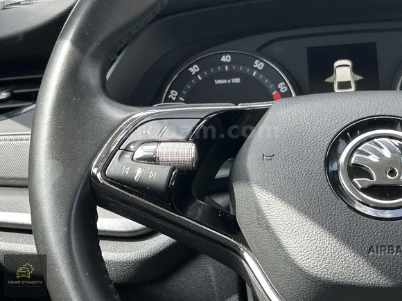 2021 HATASIZ SKODA OCTAVİA 1.0 E-TEC ELİTE CAR PLAY