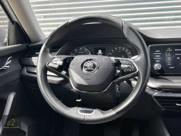 2021 HATASIZ SKODA OCTAVİA 1.0 E-TEC ELİTE CAR PLAY