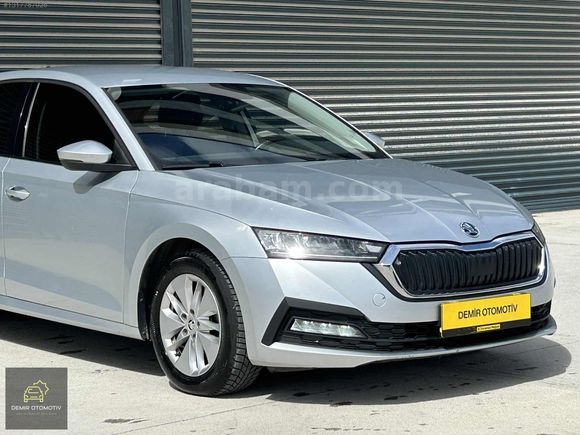 2021 HATASIZ SKODA OCTAVİA 1.0 E-TEC ELİTE CAR PLAY