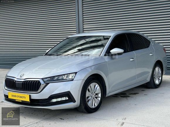 2021 HATASIZ SKODA OCTAVİA 1.0 E-TEC ELİTE CAR PLAY