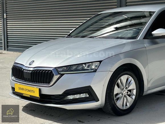 2021 HATASIZ SKODA OCTAVİA 1.0 E-TEC ELİTE CAR PLAY