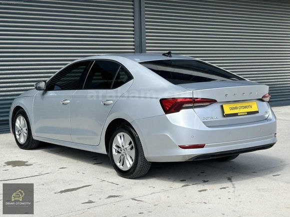 2021 HATASIZ SKODA OCTAVİA 1.0 E-TEC ELİTE CAR PLAY