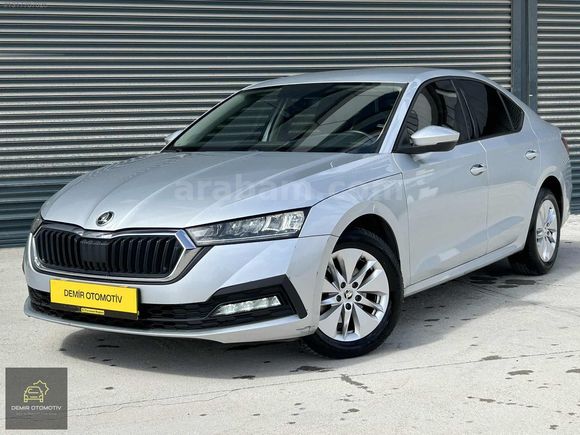2021 HATASIZ SKODA OCTAVİA 1.0 E-TEC ELİTE CAR PLAY