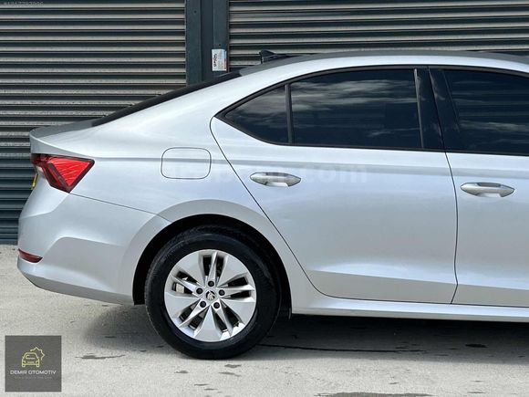 2021 HATASIZ SKODA OCTAVİA 1.0 E-TEC ELİTE CAR PLAY