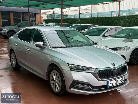 KREDİ İMKANI_2023 SKODA OCTAVİA_HAYALET EKRAN PREMİUM_87.000