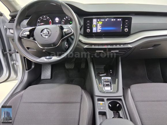 YÜCELER OTO'DAN 2022 MODEL SKODA OCTAVİA HYBRİD KDV%20 HATASIZ