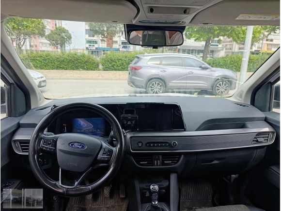 FORD TOURNEO COURİER 1.5 ECOBLUE TİTANİUM 59 BİN KM BOYASIZZZ