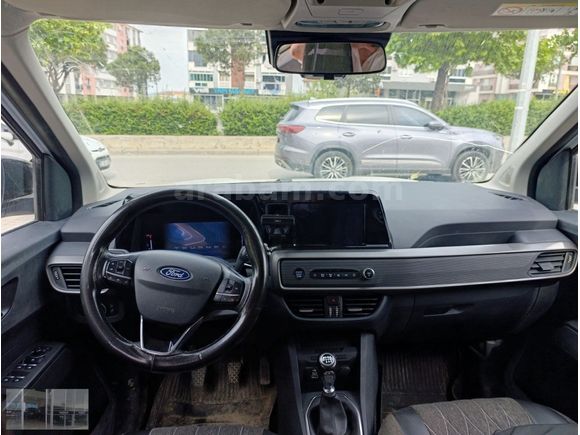 FORD TOURNEO COURİER 1.5 ECOBLUE TİTANİUM 59 BİN KM BOYASIZZZ