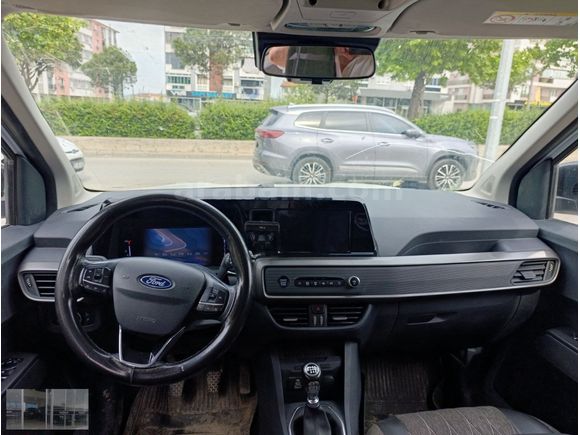 FORD TOURNEO COURİER 1.5 ECOBLUE TİTANİUM 59 BİN KM BOYASIZZZ