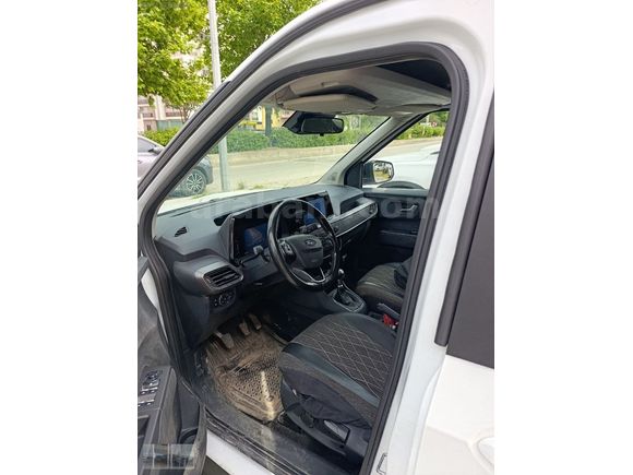 FORD TOURNEO COURİER 1.5 ECOBLUE TİTANİUM 59 BİN KM BOYASIZZZ