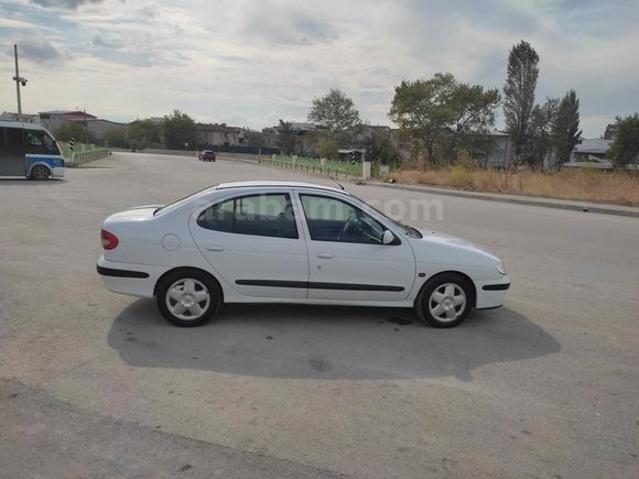 Sahibinden Renault Megane 1.6 RXE 2001 Model  232.000 km Beyaz