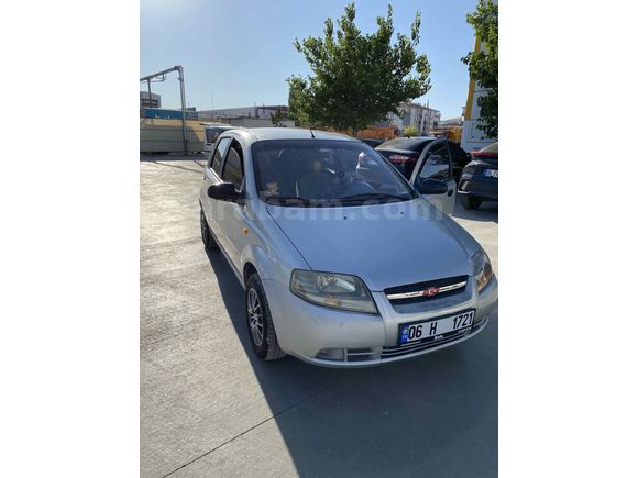 Sahibinden Chevrolet Kalos 1.2 SE 2005 Model Ankara 166.000 km GriSon fotoğraftaki haliyle satılık park halinde çarpılmış kaçılmış o yüzden fiyat düşt