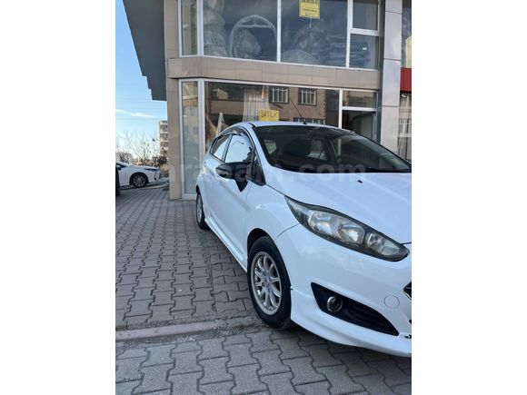 Sahibinden Ford Fiesta 1.5 TDCi Titanium 2013 Model  330.000 km Beyaz