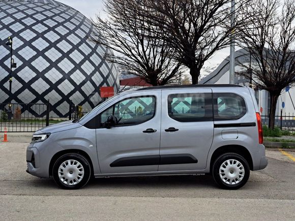 2025 OPEL COMBO YENİ KASA SIFIR KİLOMETRE EAT8 130 HP