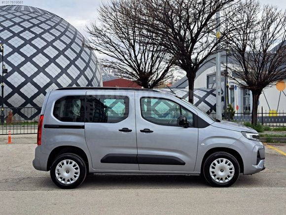 2025 OPEL COMBO YENİ KASA SIFIR KİLOMETRE EAT8 130 HP