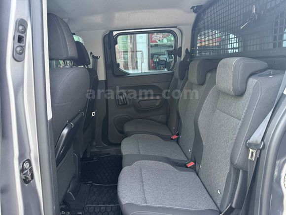 2025 OPEL COMBO 16 BİN KM TRAMERSİZ DEGİŞENSİZ BOYASIZ 132 HP