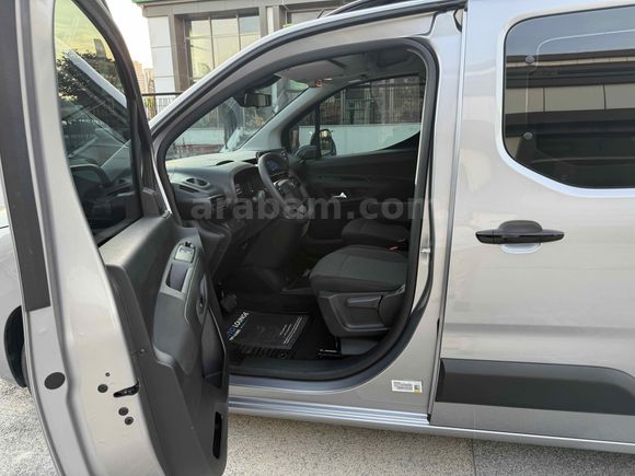 2025 OPEL COMBO 16 BİN KM TRAMERSİZ DEGİŞENSİZ BOYASIZ 132 HP