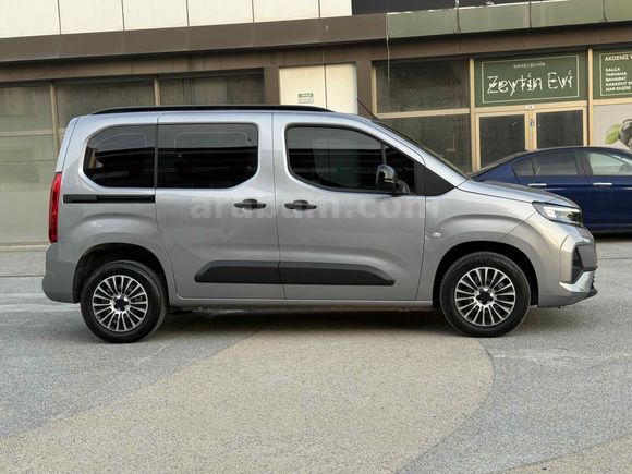 2025 OPEL COMBO 16 BİN KM TRAMERSİZ DEGİŞENSİZ BOYASIZ 132 HP