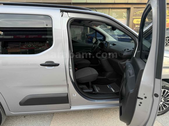2025 OPEL COMBO 16 BİN KM TRAMERSİZ DEGİŞENSİZ BOYASIZ 132 HP