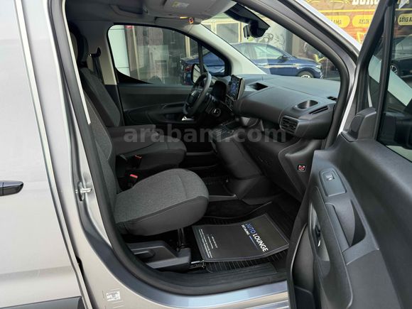 2025 OPEL COMBO 16 BİN KM TRAMERSİZ DEGİŞENSİZ BOYASIZ 132 HP