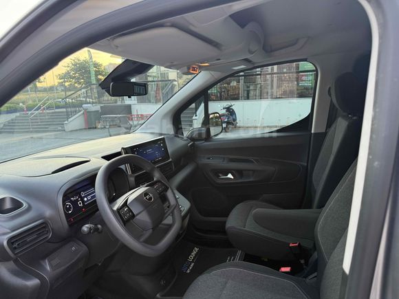 2025 OPEL COMBO 16 BİN KM TRAMERSİZ DEGİŞENSİZ BOYASIZ 132 HP