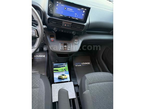 2025 OPEL COMBO 16 BİN KM TRAMERSİZ DEGİŞENSİZ BOYASIZ 132 HP