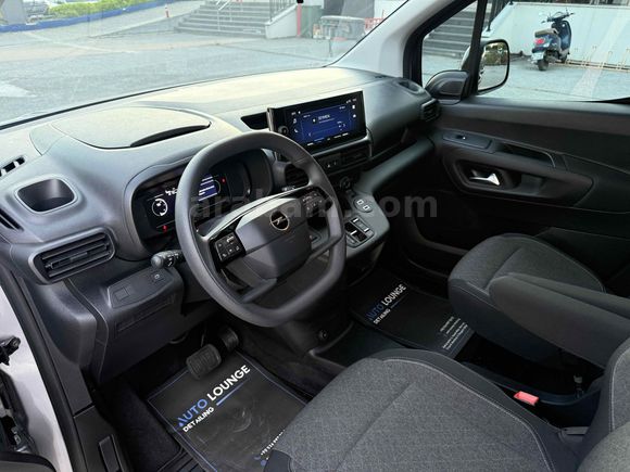 2025 OPEL COMBO 16 BİN KM TRAMERSİZ DEGİŞENSİZ BOYASIZ 132 HP