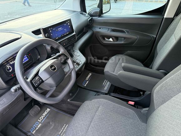2025 OPEL COMBO 16 BİN KM TRAMERSİZ DEGİŞENSİZ BOYASIZ 132 HP