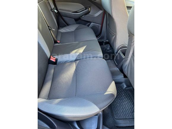 FORD FOCUS 1.6 BENZİNLİ TREND X 71000 KM'DE