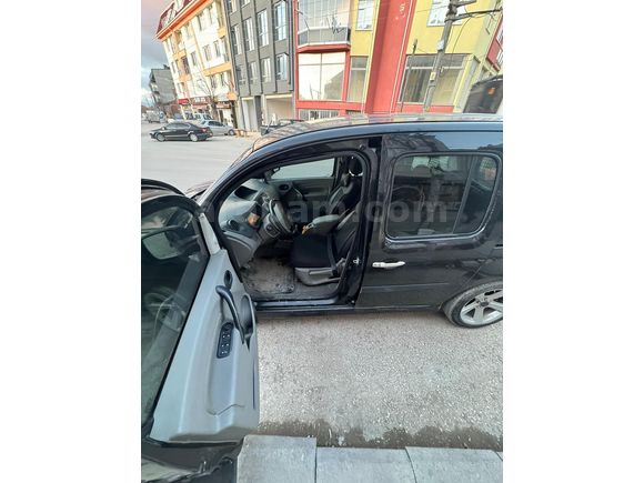 Sahibinden Renault Kangoo Multix 1.5 dCi Authentique 2010 Model  290.000 km Siyah