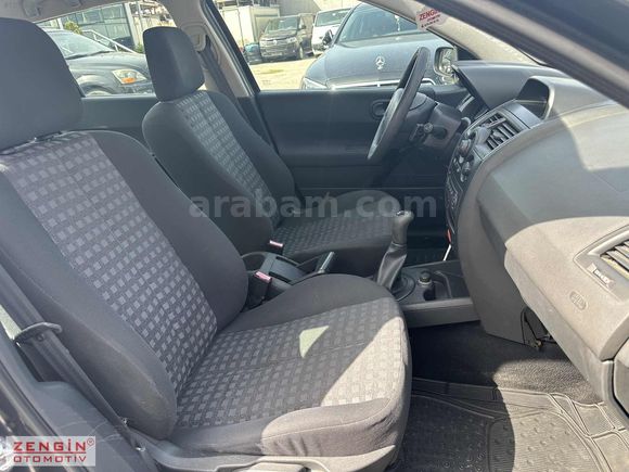 ?ZENGİN den ?K.KARTI 12 AY TK 2010 MEGANE SEDAN 1.5 DCI AUTH.
