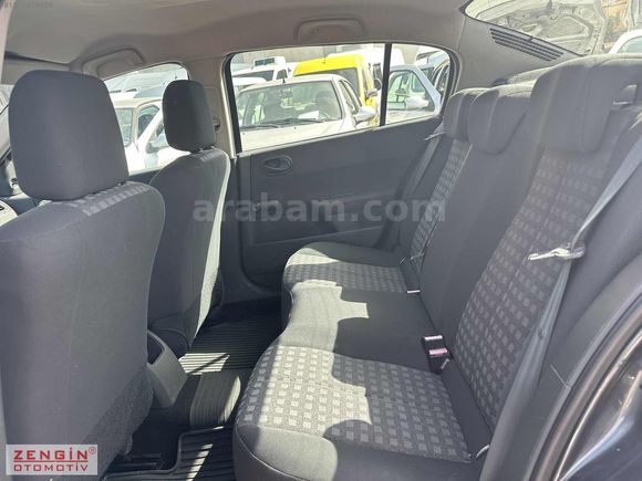 ?ZENGİN den ?K.KARTI 12 AY TK 2010 MEGANE SEDAN 1.5 DCI AUTH.