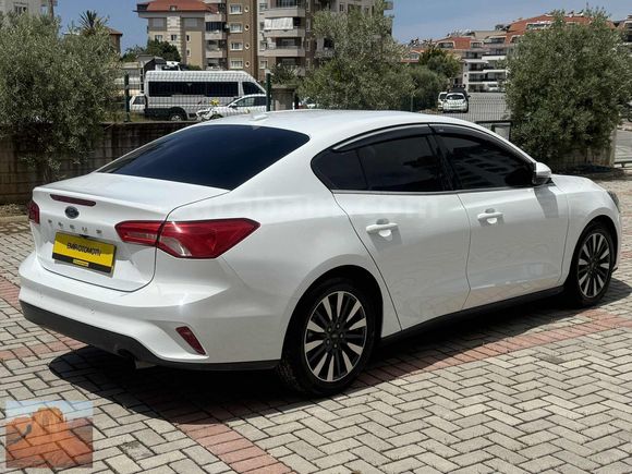 2022 28000 KM HATASIZ FORT FOCUS TİTANYUM PAK .