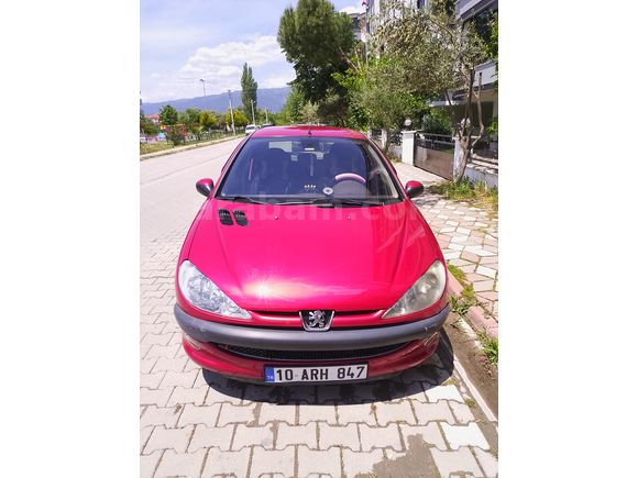 Sahibinden Peugeot 206 1.4 XT 2003 benzinli Model 
