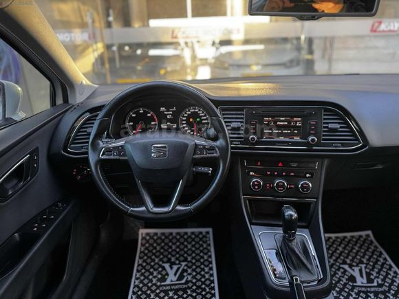 İZKAY MOTORS'DAN 2015 MODEL 1.6TDI OTOMATİK LEON EMSALSİZ
