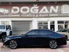 2025 BMW 520İ M SPORT BOYASIZ SOĞUTMA GECE GRŞ E-SIM İÇİ KIRMIZI